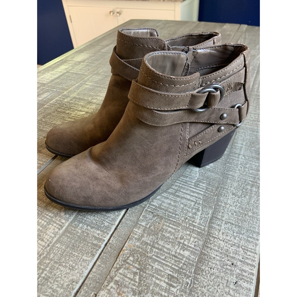 Indigo Rd. Womens Sansun Tan Taupe Stacked Bootiesâ Shoes Sz 8.5 Medium Side Zip